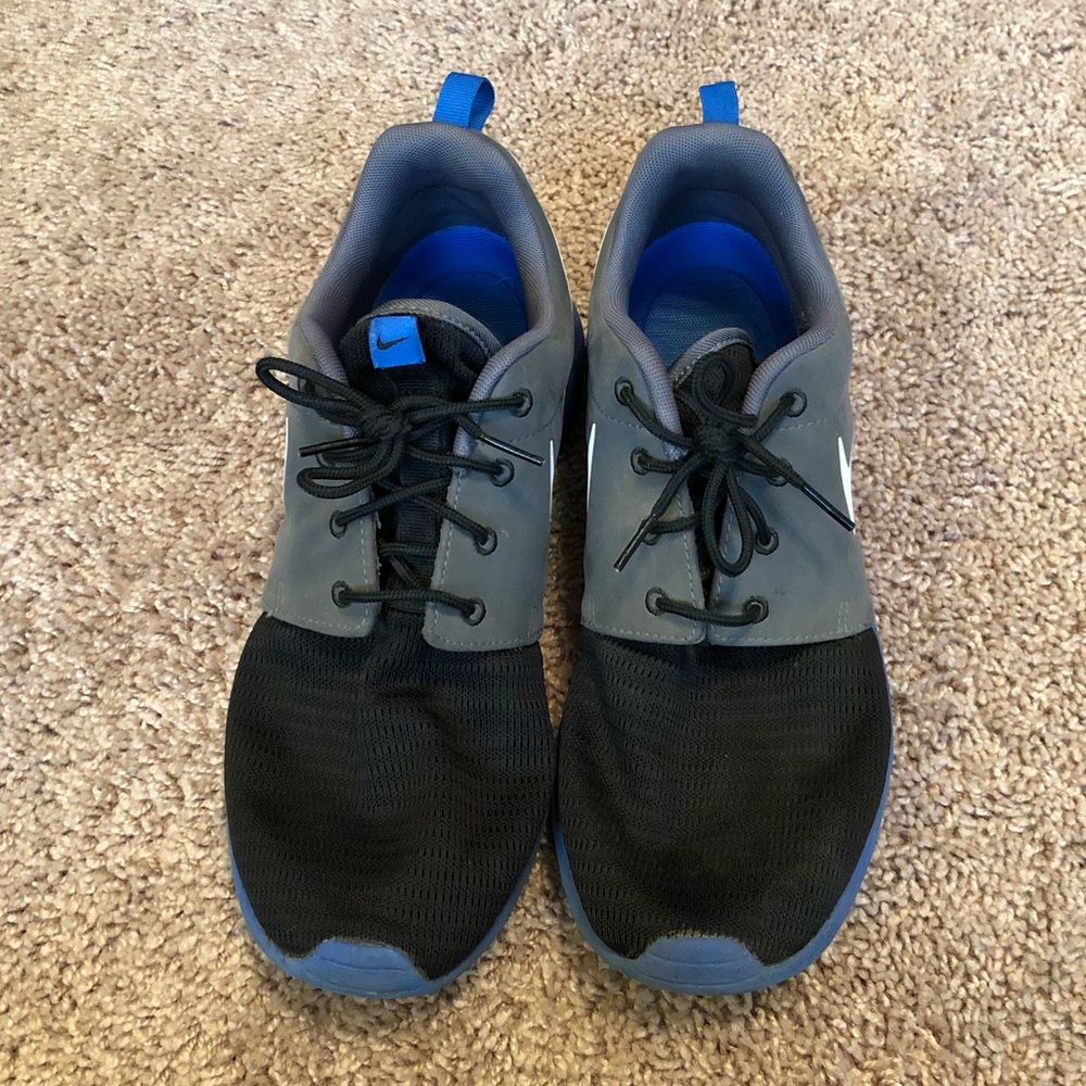 Nike Men’s Roshes